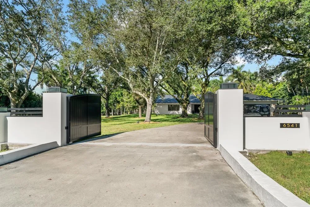 6541 Melaleuca Road Southwest Ranches, FL 33330