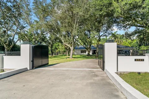 6541 Melaleuca Road