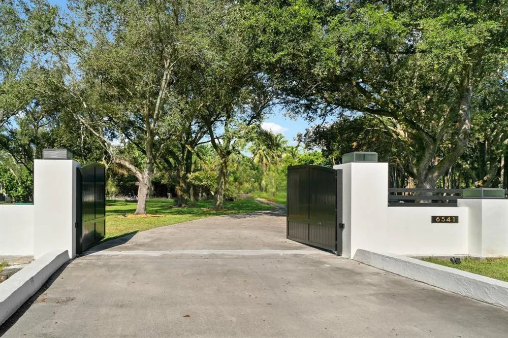6541 Melaleuca Road Southwest Ranches, FL 33330