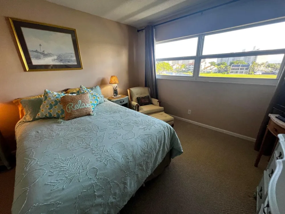 20 Yacht Club Drive #405 North Palm Beach, FL 33408
