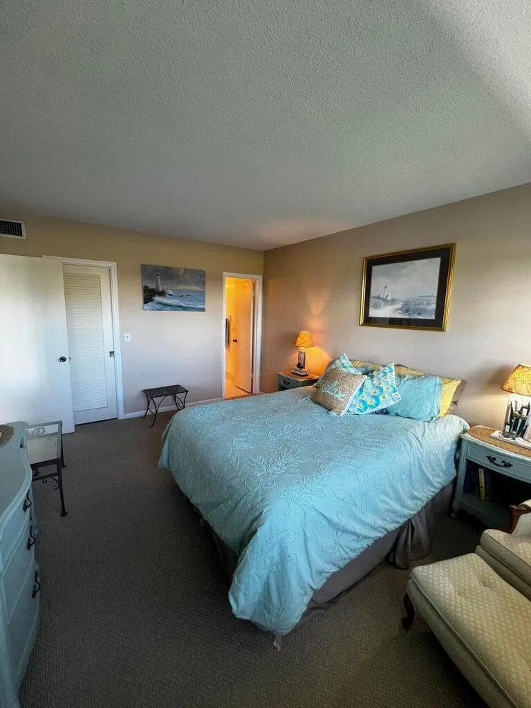 20 Yacht Club Drive #405 North Palm Beach, FL 33408