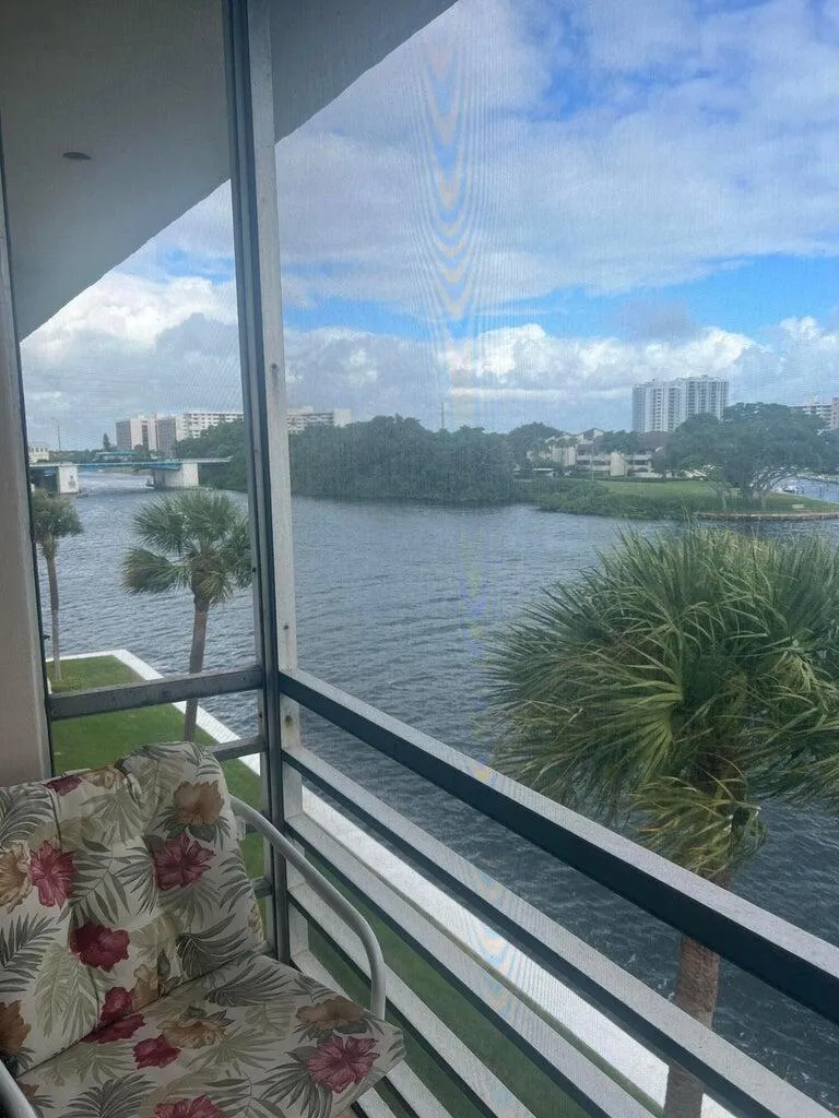 20 Yacht Club Drive #405 North Palm Beach, FL 33408