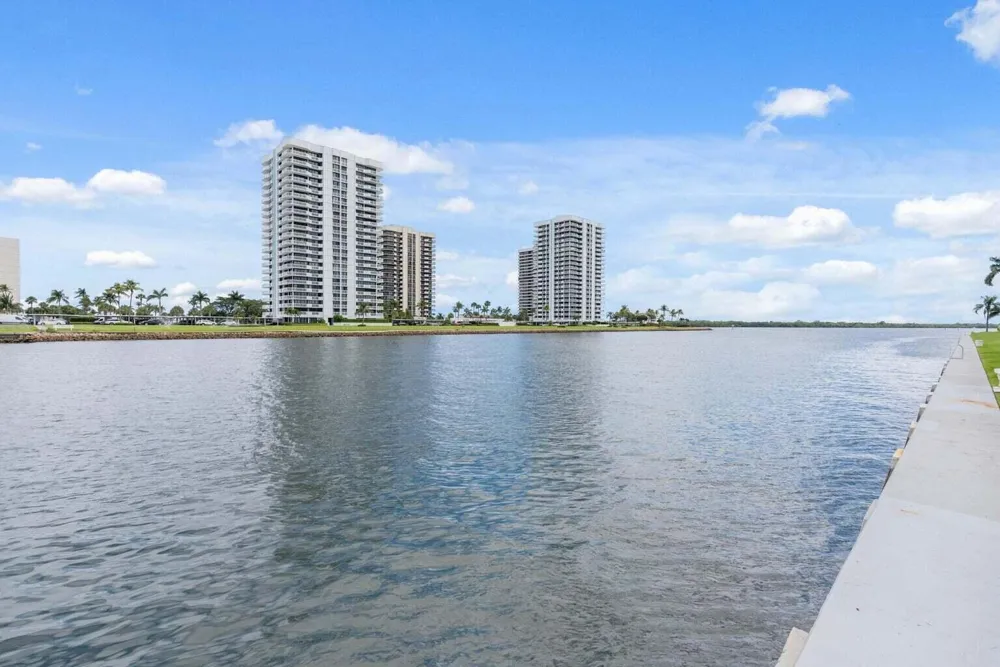 20 Yacht Club Drive #405 North Palm Beach, FL 33408
