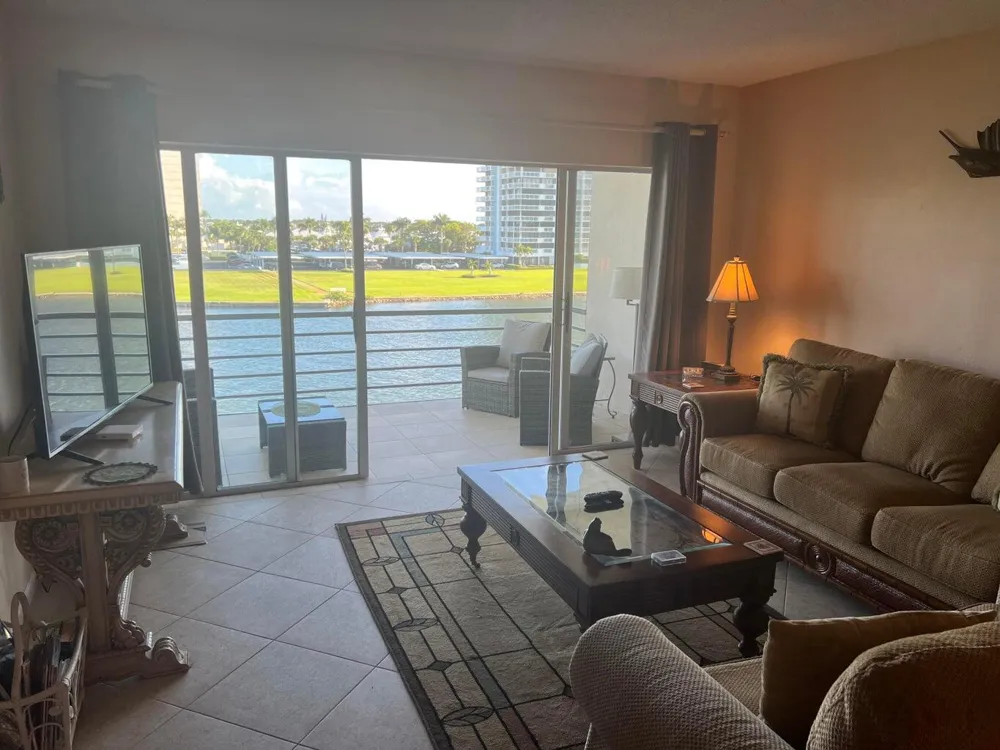 20 Yacht Club Drive #405 North Palm Beach, FL 33408