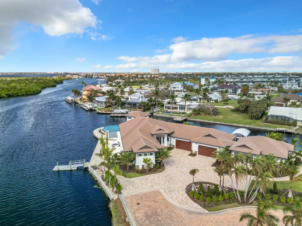 14201 Bay Drive Fort Myers, FL 33919