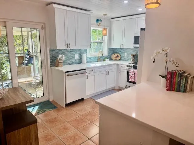 309 E Calzada De Bougainville Marathon, FL 33050