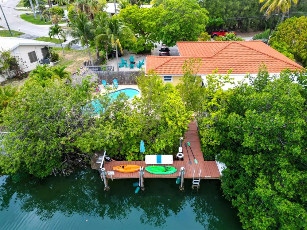 309 E Calzada De Bougainville Marathon, FL 33050