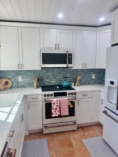 309 E Calzada De Bougainville Marathon, FL 33050
