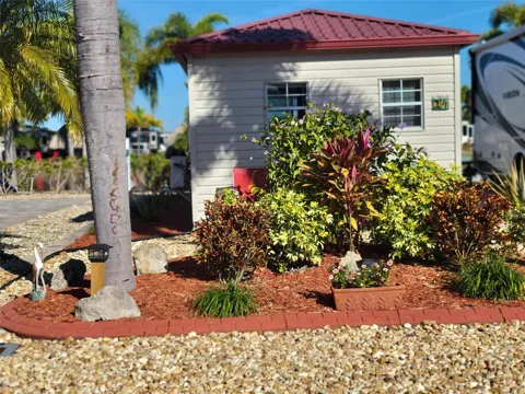 551 SW 42nd Cove