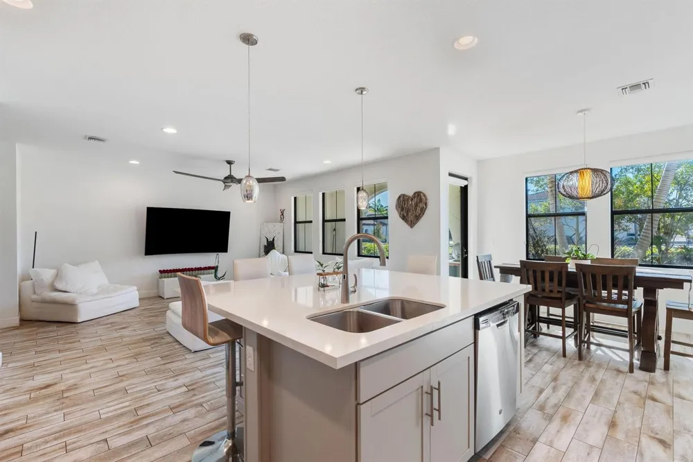 12512 NW 32 Manor #3 Sunrise, FL 33323