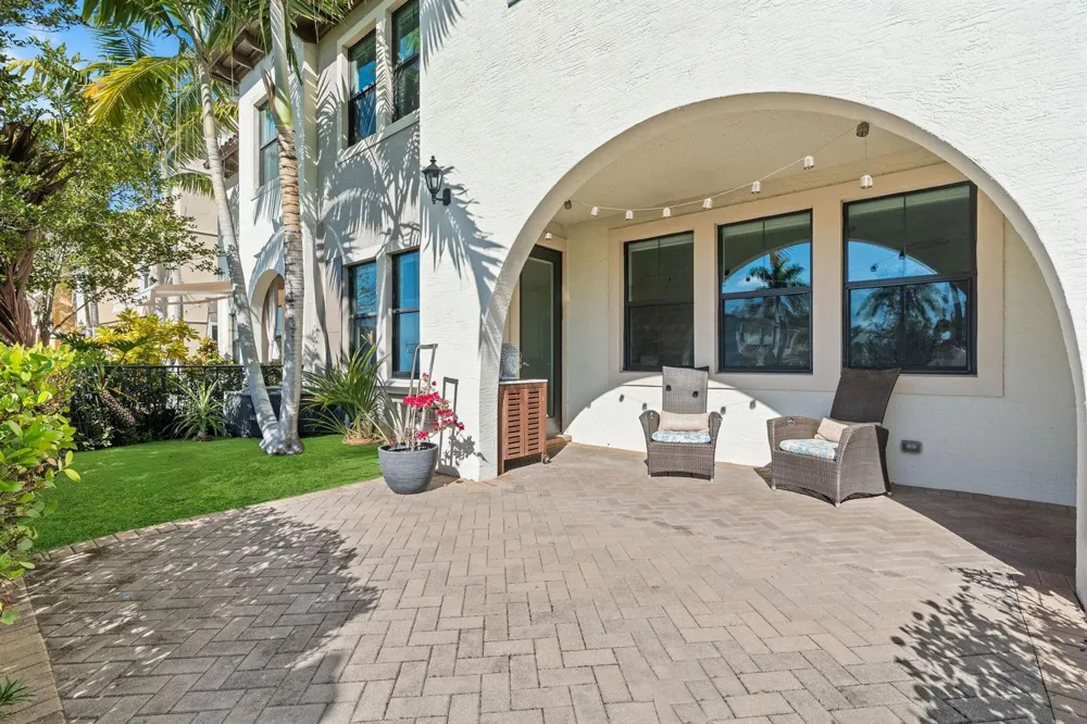 12512 NW 32 Manor #3 Sunrise, FL 33323
