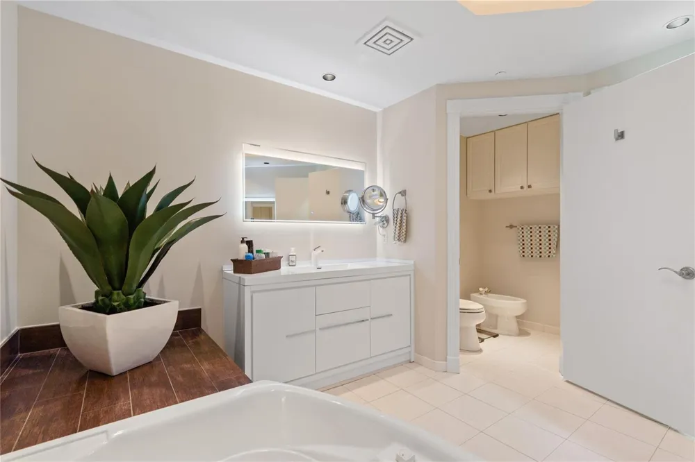 1228 Hillsboro Mile #202 Hillsboro Beach, FL 33062