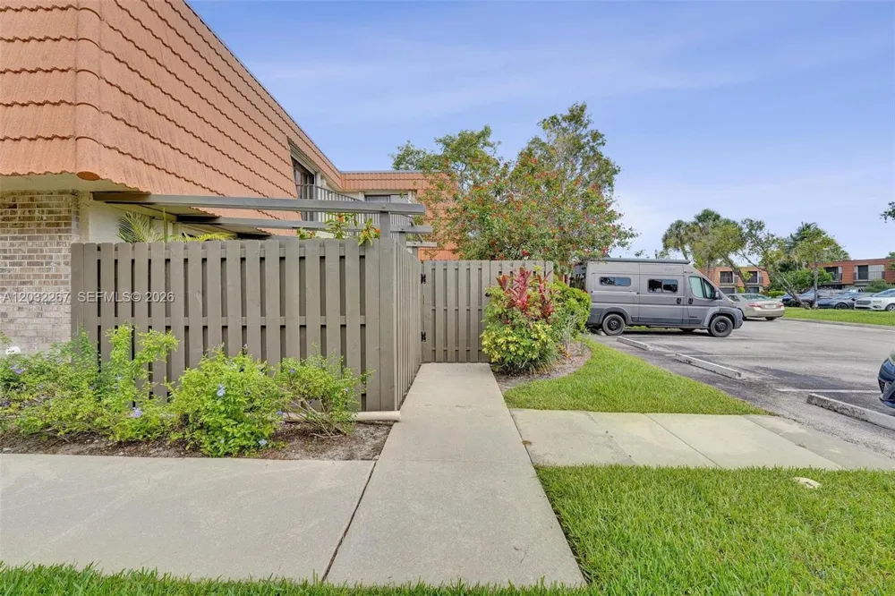 11100 SW 15th Mnr Davie, FL 33324