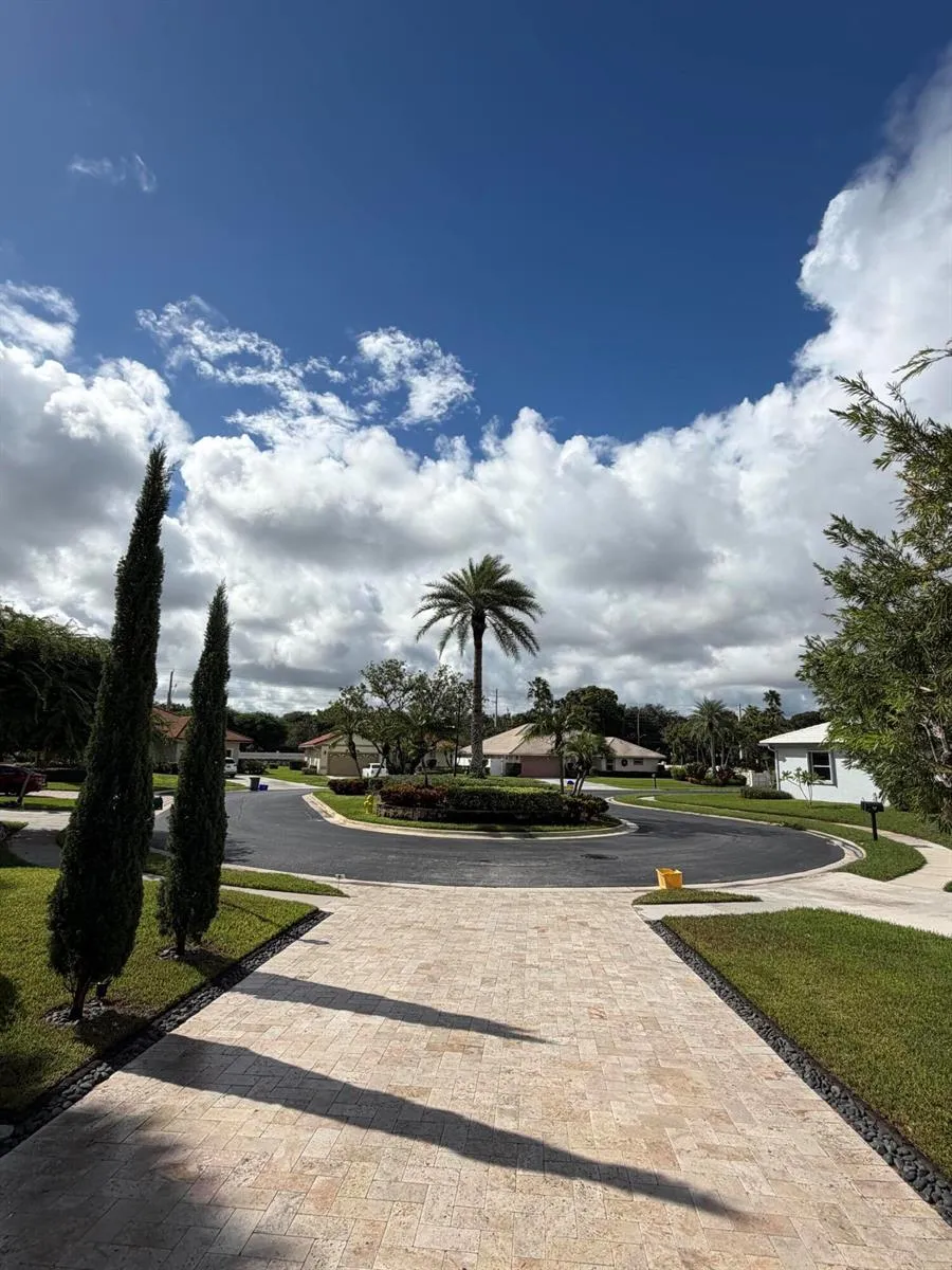 9050 Cypress Hollow Drive Palm Beach Gardens, FL 33418