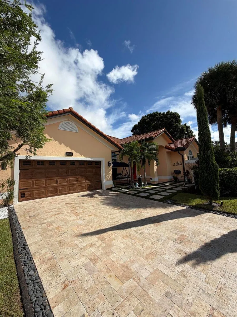 9050 Cypress Hollow Drive Palm Beach Gardens, FL 33418