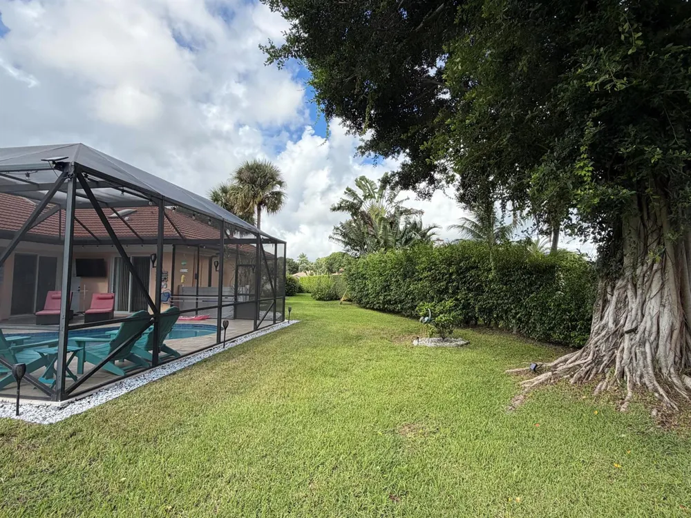 9050 Cypress Hollow Drive Palm Beach Gardens, FL 33418