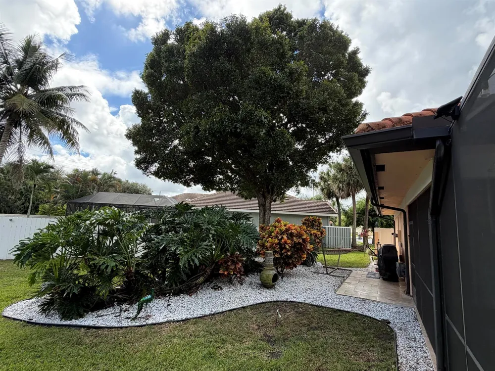 9050 Cypress Hollow Drive Palm Beach Gardens, FL 33418