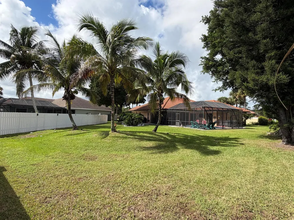 9050 Cypress Hollow Drive Palm Beach Gardens, FL 33418