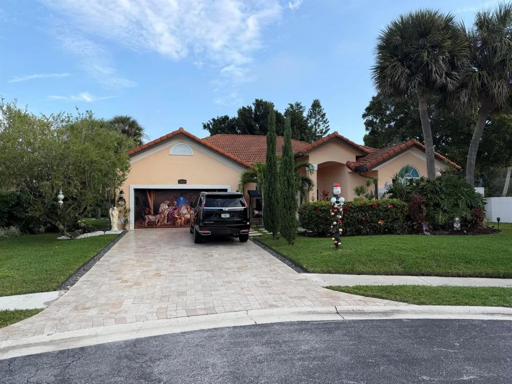 9050 Cypress Hollow Drive Palm Beach Gardens, FL 33418
