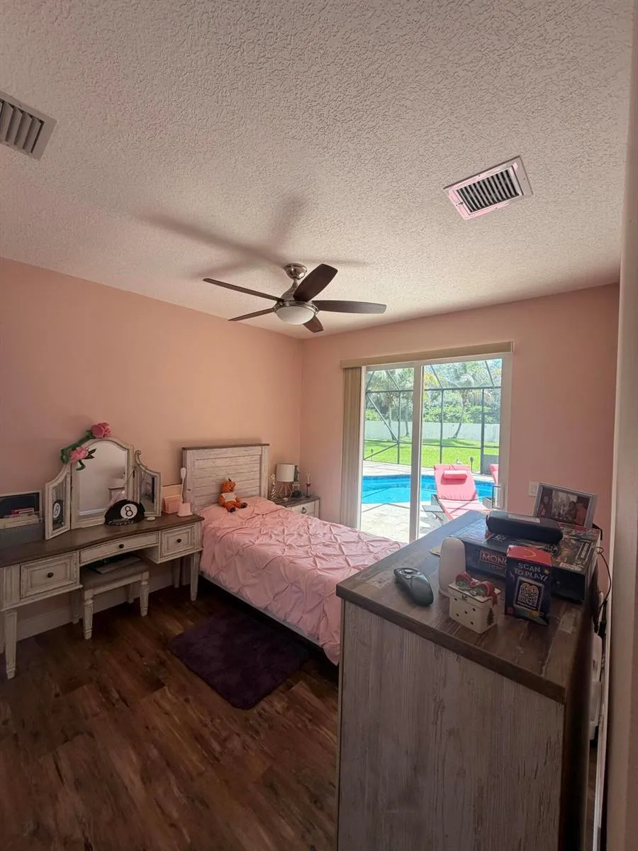 9050 Cypress Hollow Drive Palm Beach Gardens, FL 33418