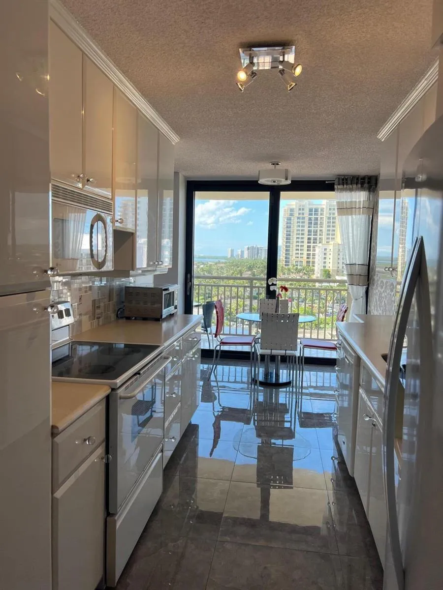 3400 Ocean Drive #905 Singer Island, FL 33404