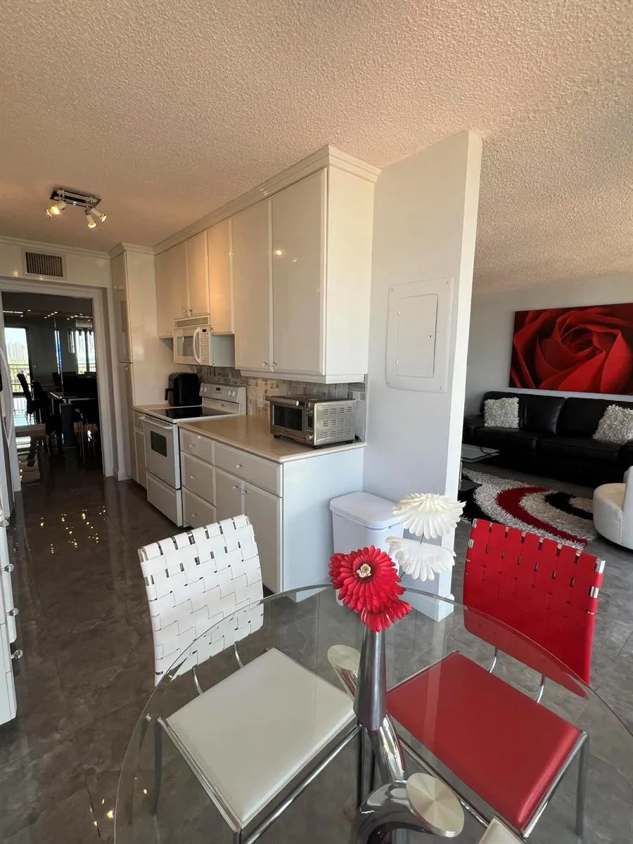 3400 Ocean Drive #905 Singer Island, FL 33404
