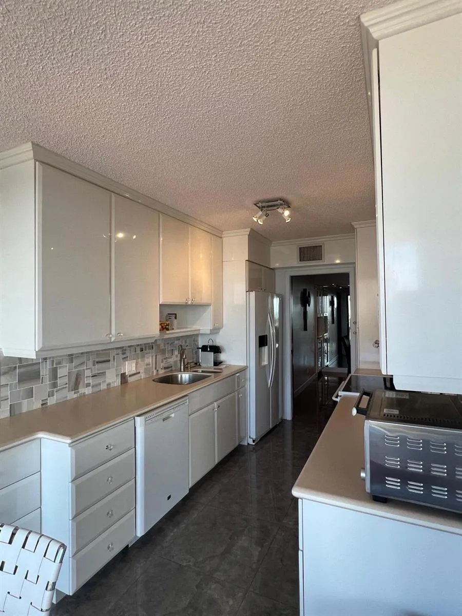 3400 Ocean Drive #905 Singer Island, FL 33404