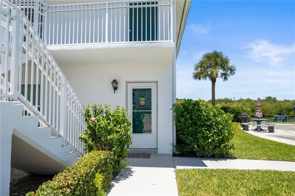 2800 Indian River Boulevard #1 Vero Beach, FL 32960