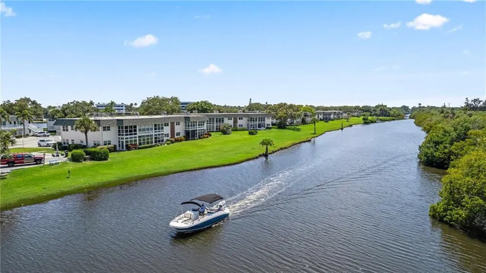 2800 Indian River Boulevard #1 Vero Beach, FL 32960
