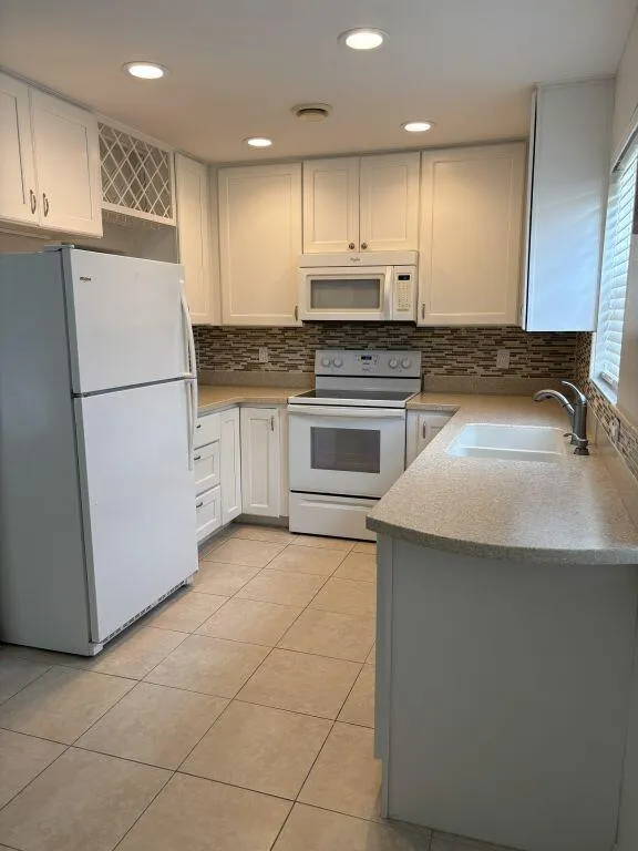 2800 Indian River Boulevard #1 Vero Beach, FL 32960