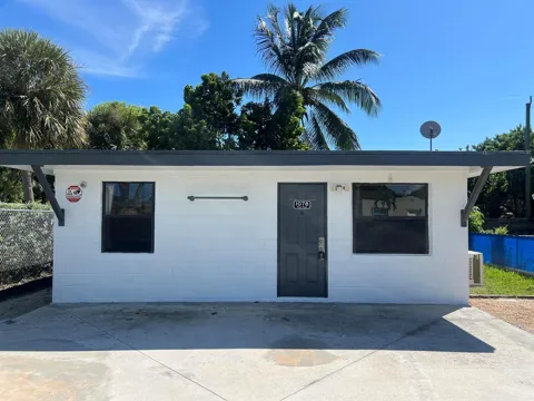 1078 Peak Road