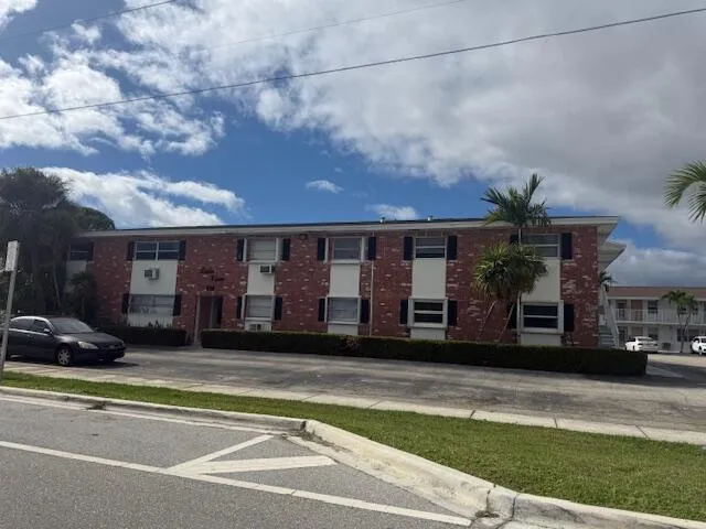 810 Lake Shore Drive #19 Lake Park, FL 33403