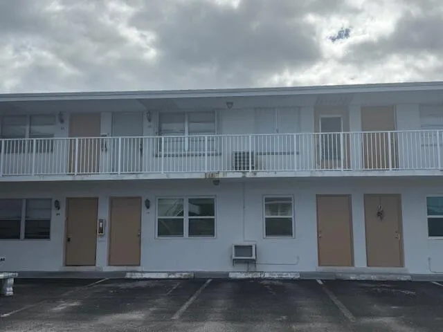 810 Lake Shore Drive #19 Lake Park, FL 33403