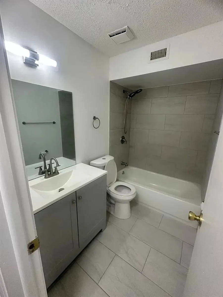 8560 NE Pineverde Lane Jacksonville, FL 32244