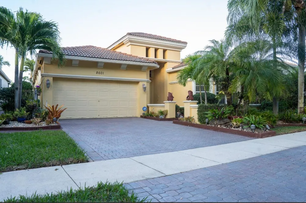 8601 Via Grande E Wellington, FL 33411