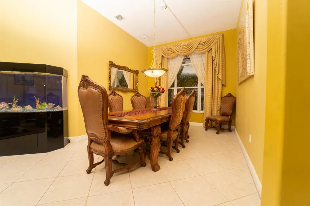 8601 Via Grande E Wellington, FL 33411