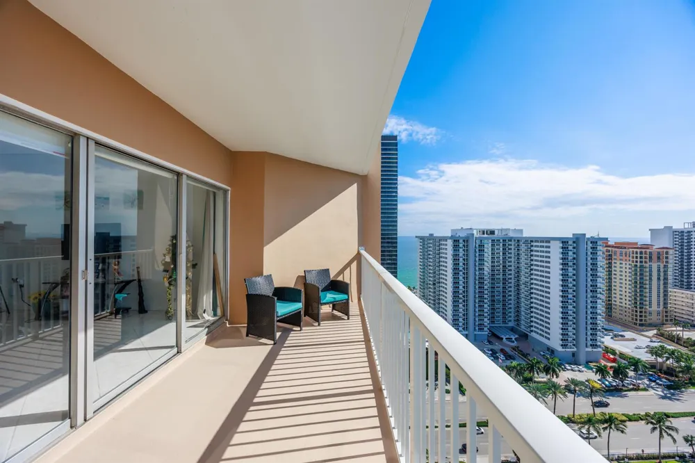 1985 S Ocean Drive #Pha Hallandale Beach, FL 33009