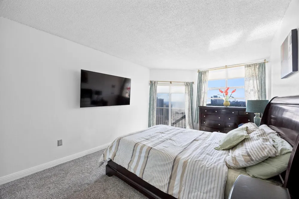 1985 S Ocean Drive #Pha Hallandale Beach, FL 33009