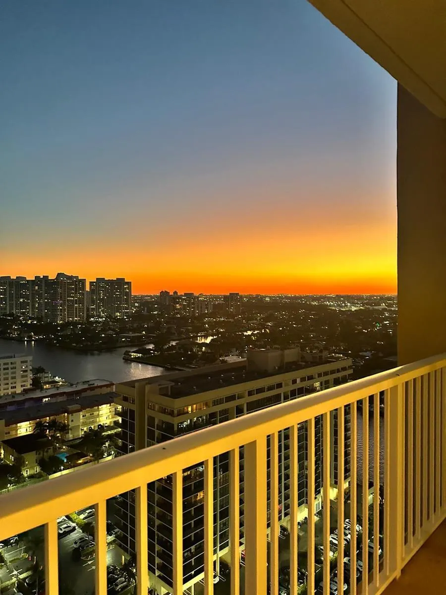 1985 S Ocean Drive #Pha Hallandale Beach, FL 33009