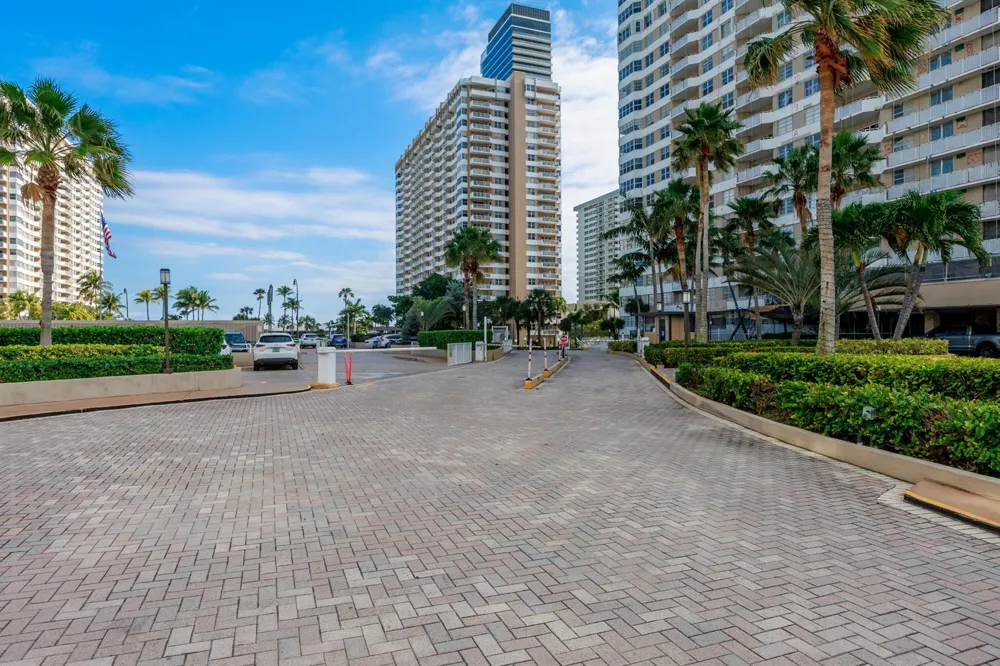 1985 S Ocean Drive #Pha Hallandale Beach, FL 33009