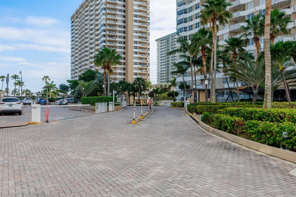 1985 S Ocean Drive #Pha Hallandale Beach, FL 33009