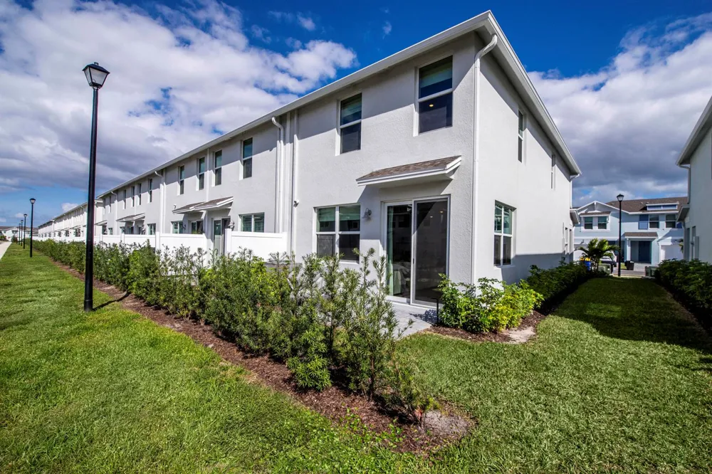 5735 SE Edgewater Circle Stuart, FL 34997