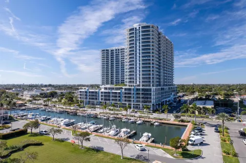220 Lake Shore Drive #817