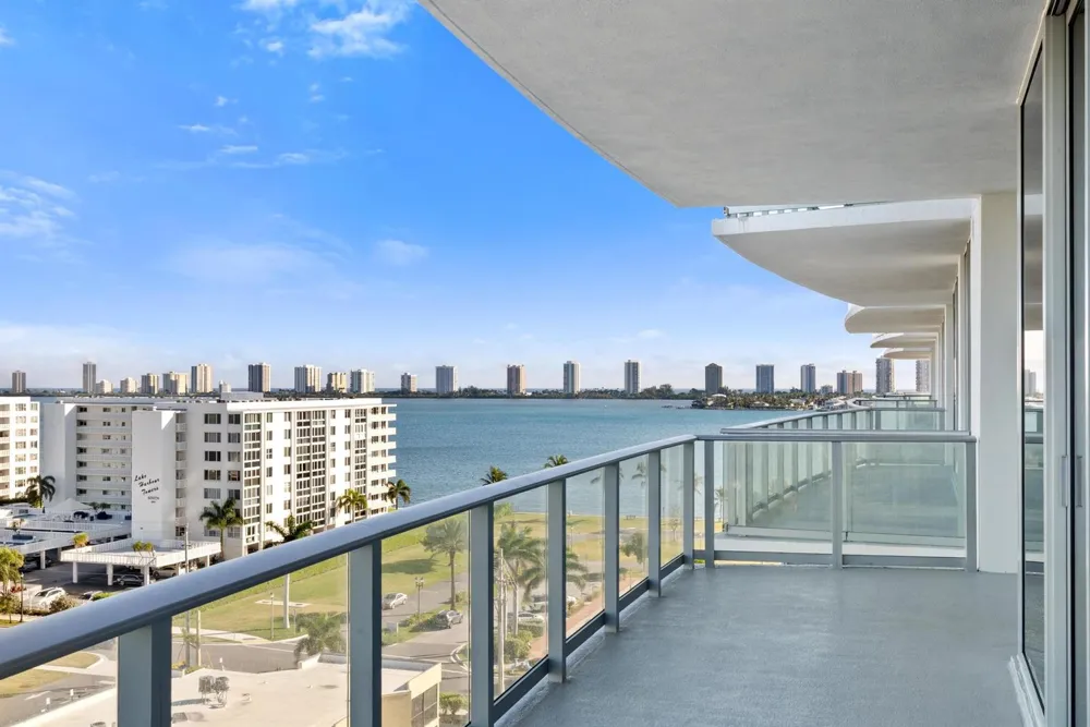 220 Lake Shore Drive #817 Lake Park, FL 33403