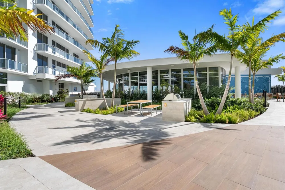 220 Lake Shore Drive #817 Lake Park, FL 33403