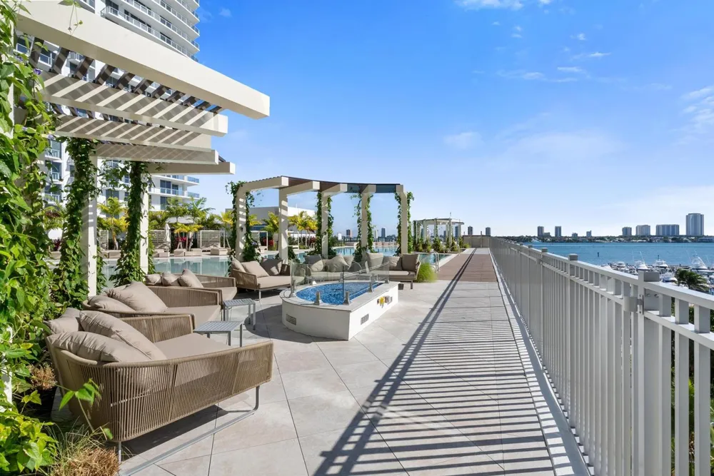 220 Lake Shore Drive #817 Lake Park, FL 33403
