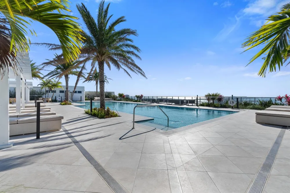 220 Lake Shore Drive #817 Lake Park, FL 33403