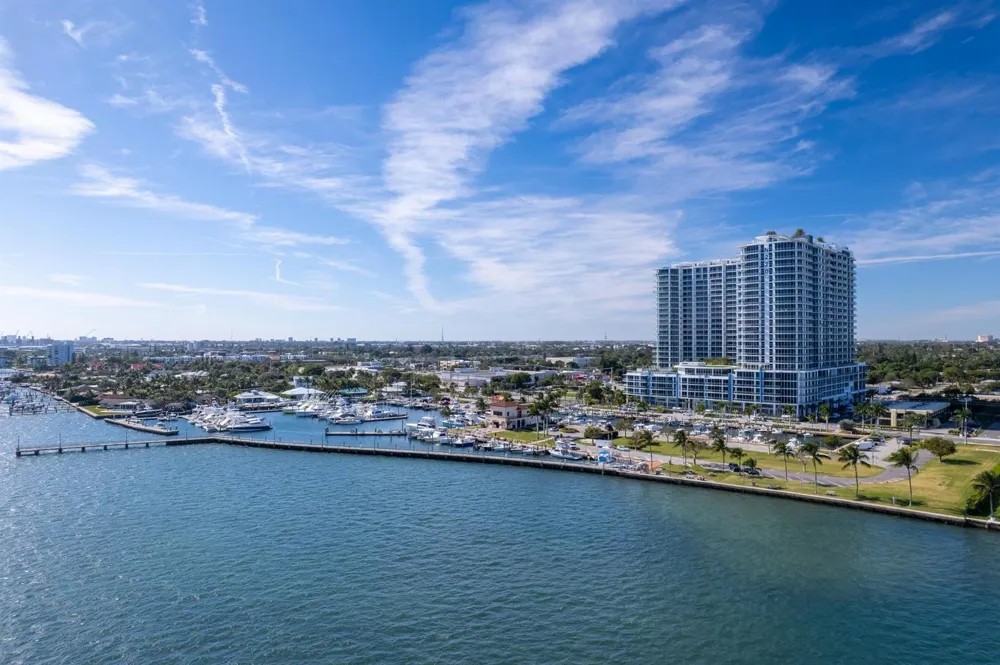 220 Lake Shore Drive #817 Lake Park, FL 33403