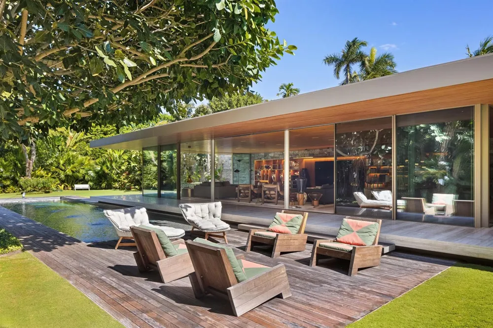 195 Via Marina Palm Beach, FL 33480