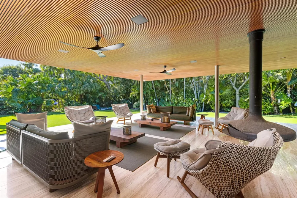 195 Via Marina Palm Beach, FL 33480